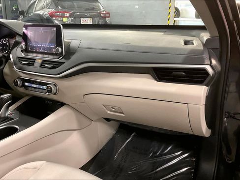 Used 2019 Nissan Altima 2.5 SV FWD image 19