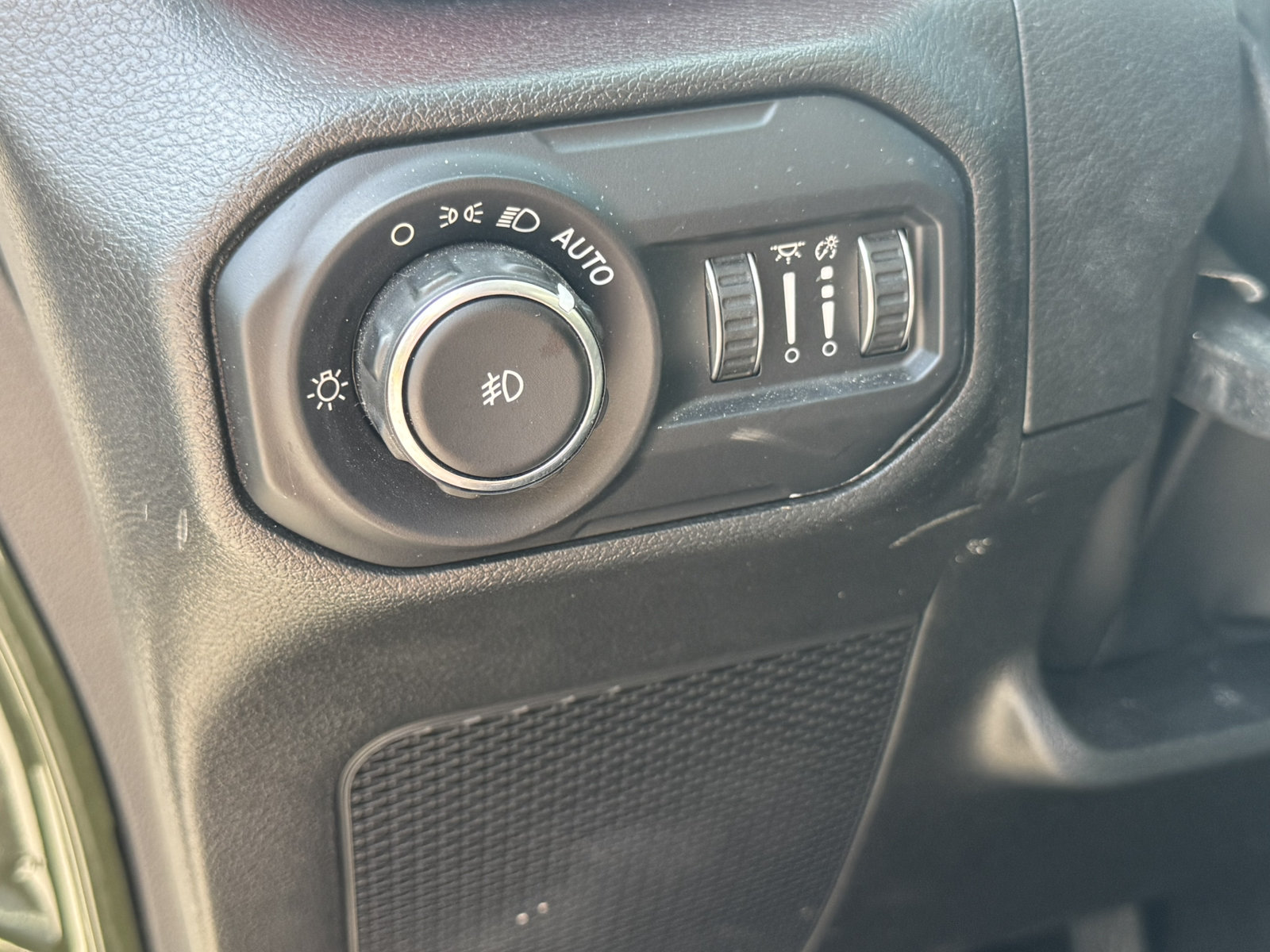 Used 2022 Jeep Wrangler Unlimited Rubicon AWD/4WD image 34