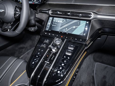 New 2026 Aston Martin V8 Vantage Coupe image 21