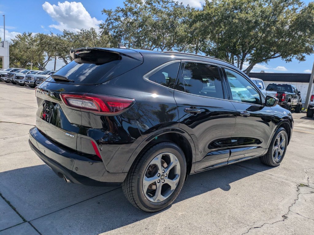 Certified 2024 Ford Escape ST-Line w/ Tech Pack #1 AWD/4WD image 4