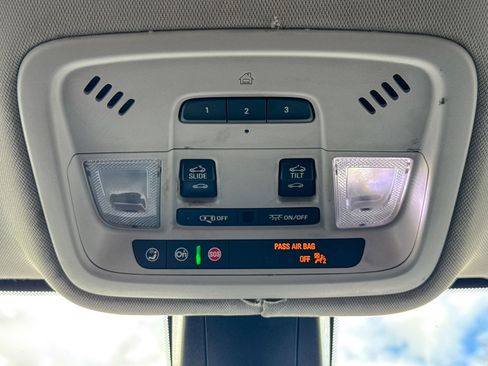 Used 2020 Chevrolet Traverse Premier AWD/4WD image 36