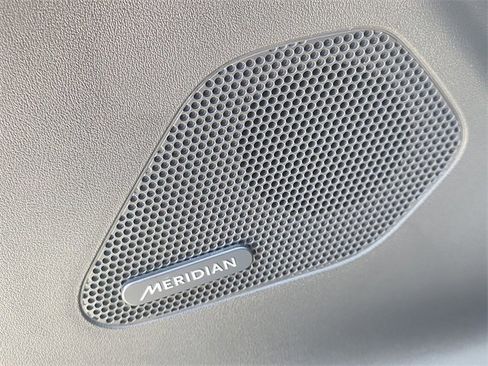 Used 2019 Jaguar F-PACE S image 25