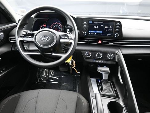 Certified 2023 Hyundai Elantra SE w/ Cargo Package image 19