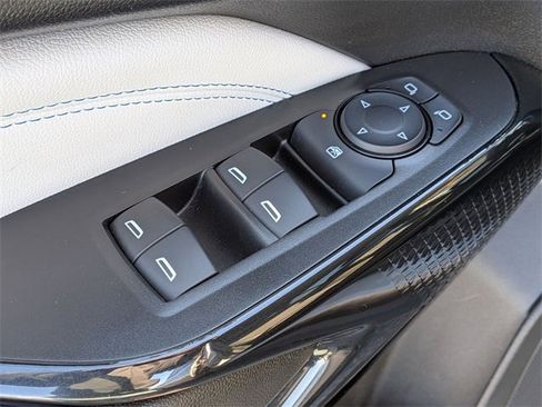 Used 2025 Chevrolet Trax LT image 14