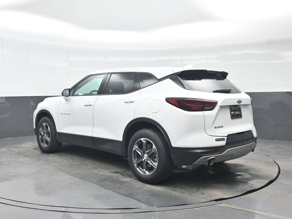 Used 2025 Chevrolet Blazer LT FWD image 4