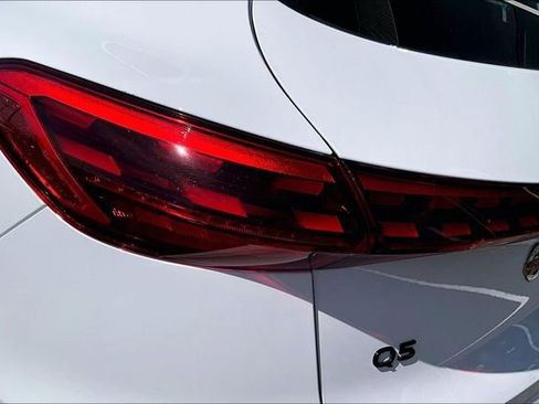 Used 2025 Audi Q5 Premium w/ Convenience Package image 23