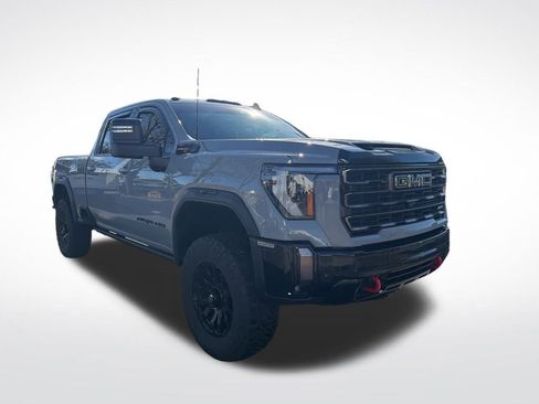 Used 2024 GMC Sierra 2500 AT4X image 2