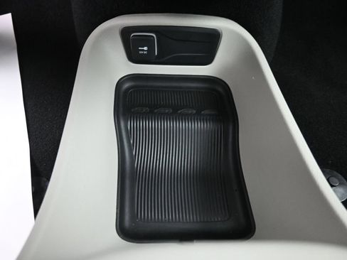 Used 2023 Chrysler Pacifica Touring-L FWD image 14