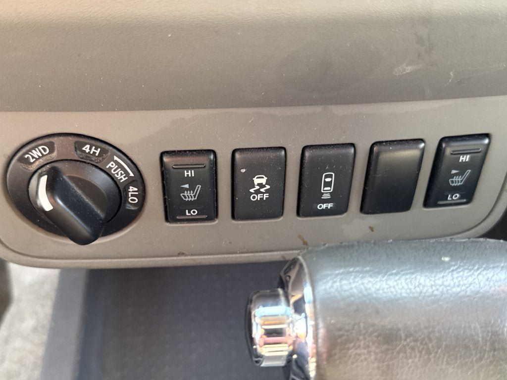 Used 2016 Nissan Frontier SV w/ SV Value Truck Package AWD/4WD image 17