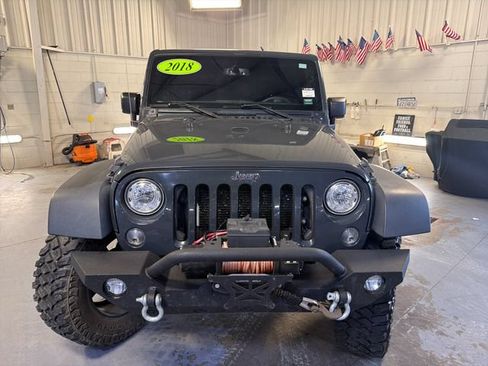 Used 2018 Jeep Wrangler Unlimited Rubicon w/ Cold Weather Group AWD/4WD image 14