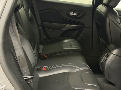 Used 2019 Jeep Cherokee Latitude Plus image 13