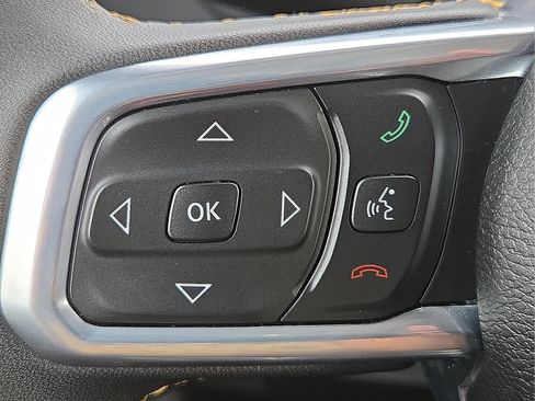 Used 2024 Jeep Wrangler Unlimited Sahara w/ Technology Group AWD/4WD image 19