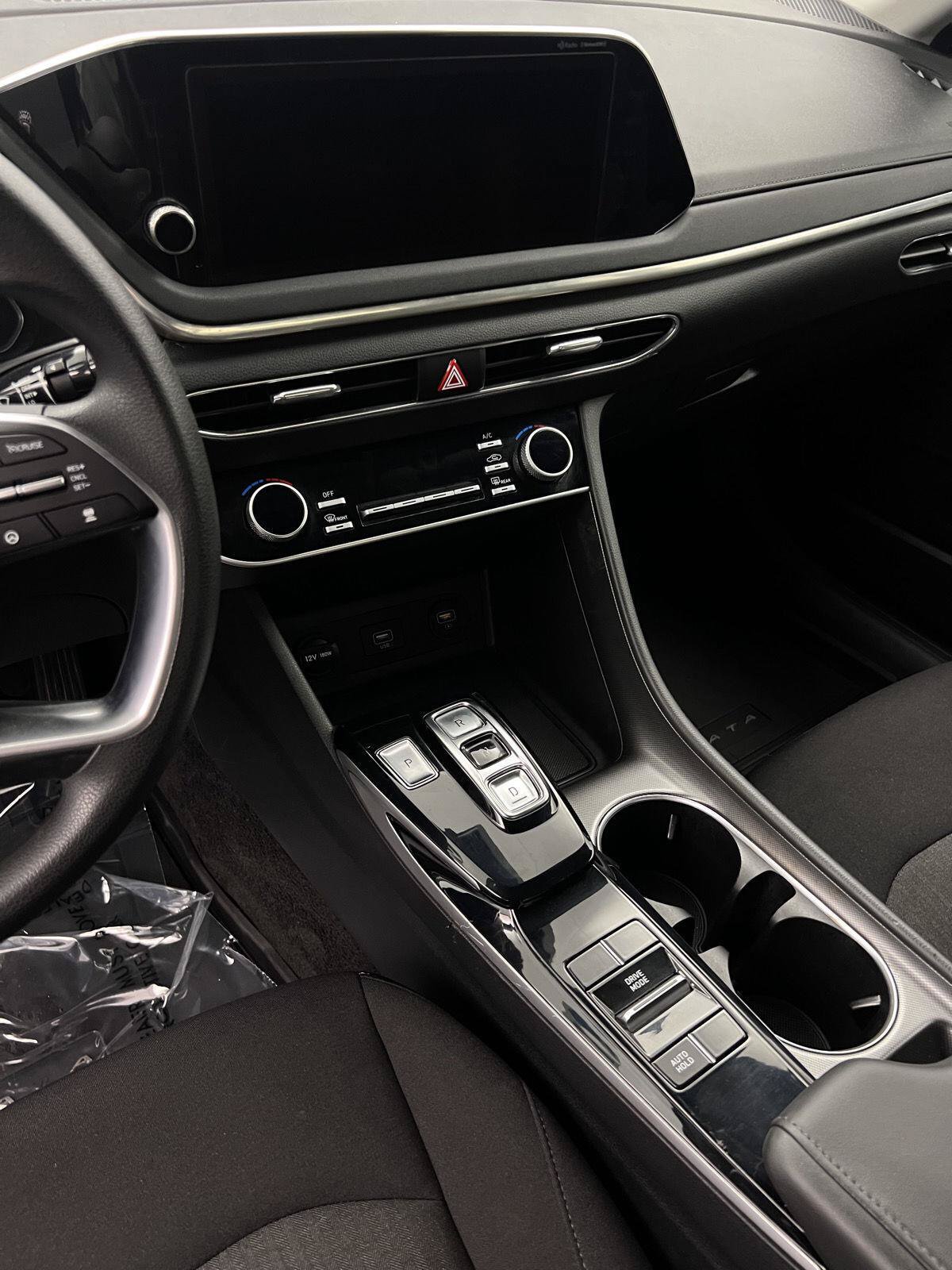 Used 2023 Hyundai Sonata SEL w/ Winter Weather Package FWD image 5
