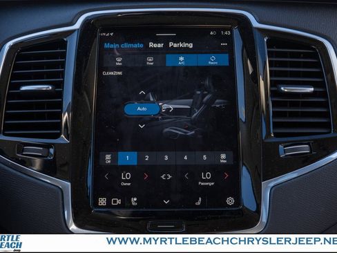 Used 2023 Volvo XC90 B6 Plus image 23