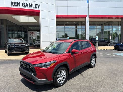 Used 2022 Toyota Corolla Cross LE FWD image 1
