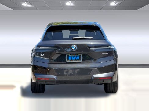 Used 2024 BMW iX xDrive50 w/ Sport Package AWD/4WD image 10