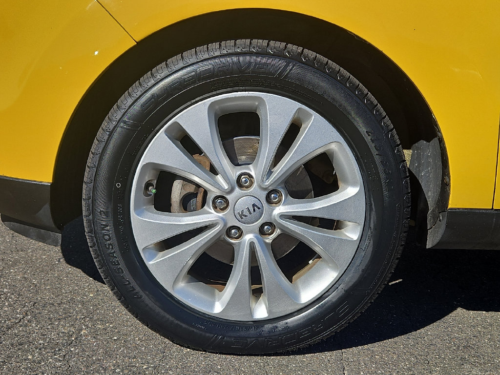 Used 2016 Kia Soul + FWD image 9