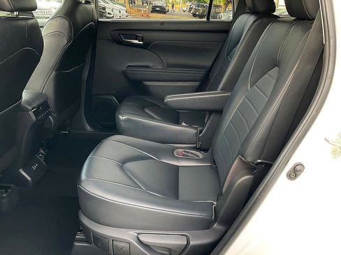 Used 2023 Toyota Highlander L image 31