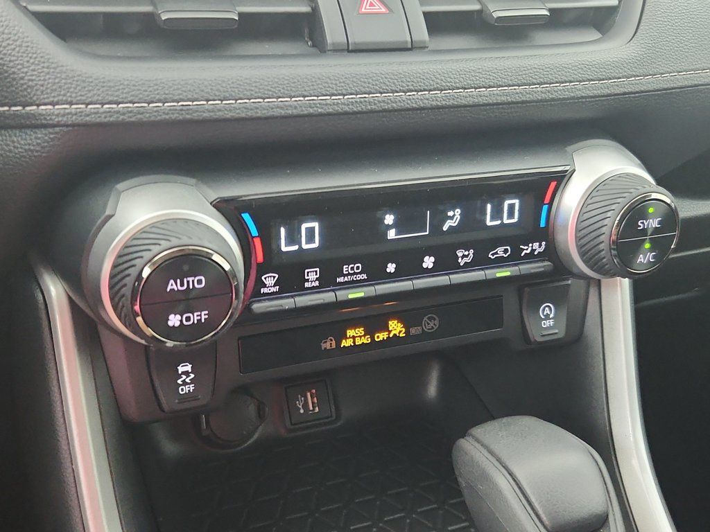 Used 2025 Toyota RAV4 XLE AWD/4WD image 28