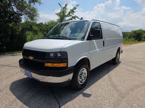 Used 2020 Chevrolet Express 3500 w/ Driver Convenience Package RWD image 2