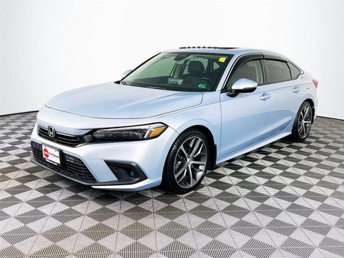 Used 2023 Honda Civic Touring image 3