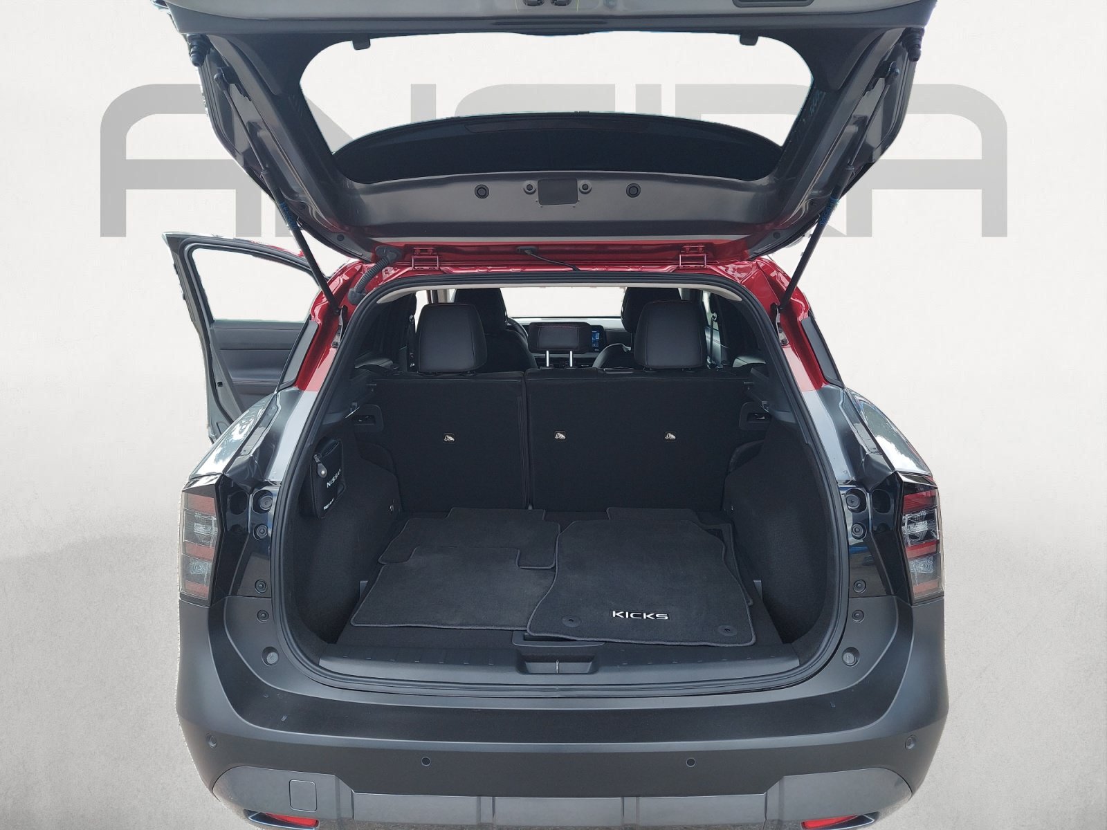 Used 2026 Nissan Kicks SR w/ SR Premium Package FWD image 12