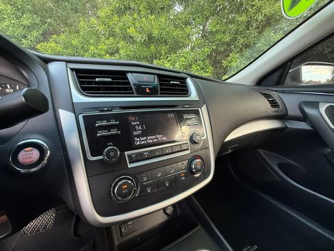 Used 2017 Nissan Altima 2.5 SR w/ Midnight Edition Package FWD image 48