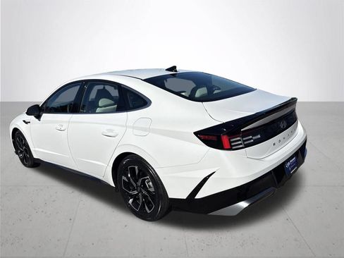 Used 2025 Hyundai Sonata SEL FWD image 9