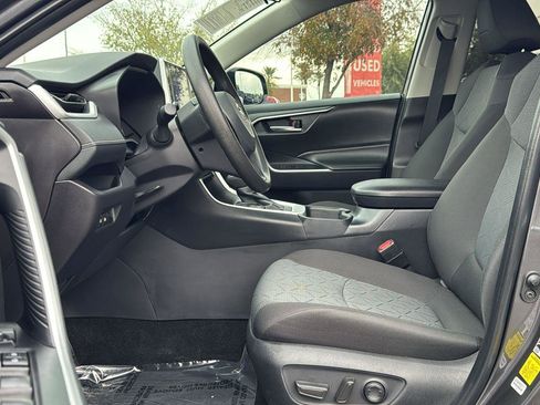 Used 2025 Toyota RAV4 XLE image 24