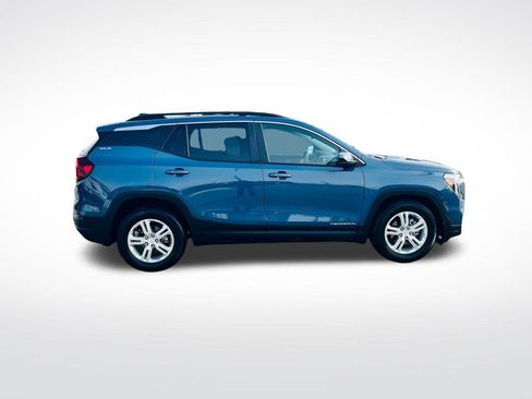 Used 2024 GMC Terrain SLE w/ Driver Convenience Package image 9