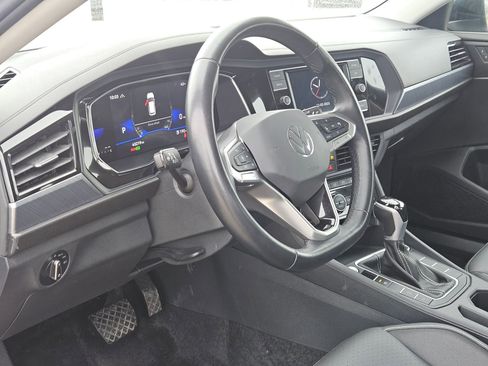Used 2024 Volkswagen Jetta SE image 10