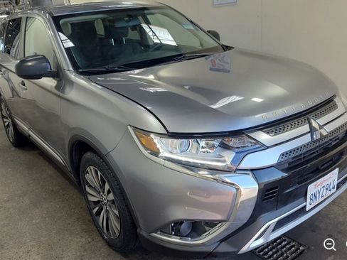 Used 2020 Mitsubishi Outlander ES FWD image 2
