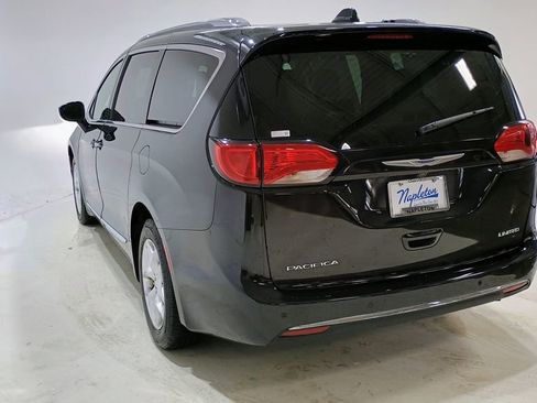 Used 2020 Chrysler Pacifica Limited FWD image 5
