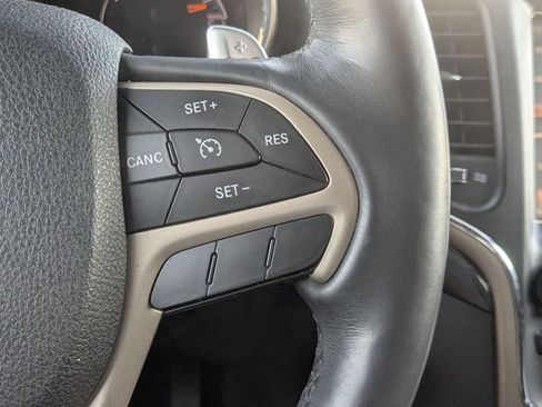 Used 2016 Jeep Grand Cherokee Laredo 75th Anniversary image 19