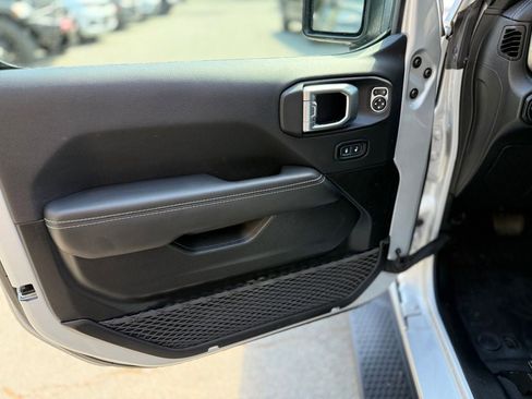 Used 2023 Jeep Wrangler Unlimited Sahara w/ Cold Weather Group AWD/4WD image 20