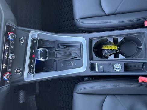 Certified 2025 Audi Q3 2.0T Premium Plus w/ Premium Plus Package image 9