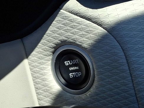 Used 2020 Land Rover Range Rover Velar S AWD/4WD image 26