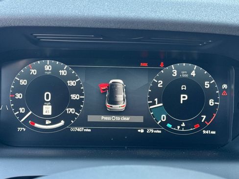 Certified 2025 Land Rover Discovery Sport Dynamic SE AWD/4WD image 30