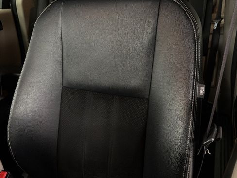 Used 2017 Dodge Grand Caravan SXT FWD image 18