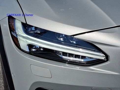 Certified 2022 Volvo V90 B6 Cross Country w/ Advanced Package AWD/4WD image 9