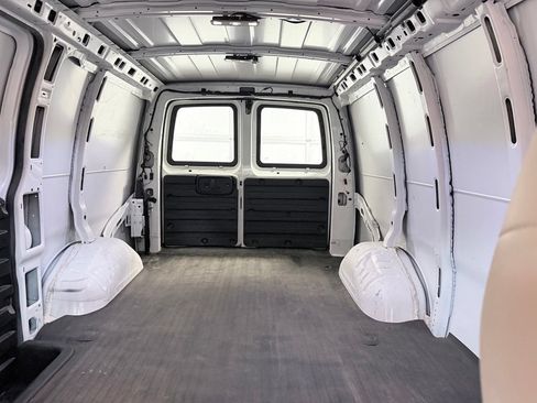 Used 2017 GMC Savana 2500 RWD image 13