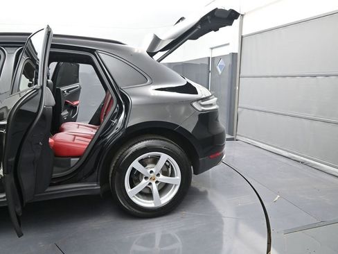 Used 2019 Porsche Macan AWD/4WD image 12
