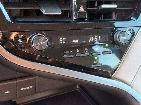 Used 2023 Toyota Camry SE FWD image 15