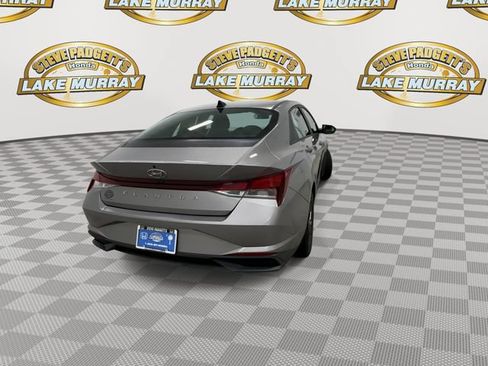 Used 2021 Hyundai Elantra SEL w/ Convenience Package FWD image 2