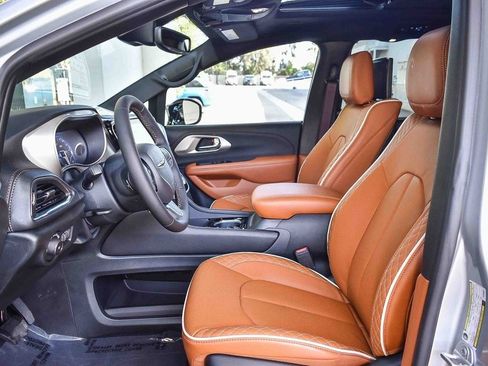 New 2026 Chrysler Pacifica Pinnacle w/ Trailer Tow Group image 17