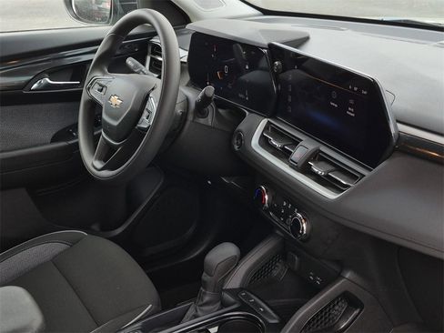 Certified 2025 Chevrolet TrailBlazer LS w/ LS Convenience Package image 9