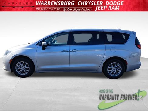 Used 2023 Chrysler Voyager LX FWD image 7