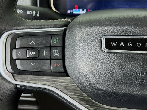 Used 2023 Jeep Wagoneer L Series II image 13