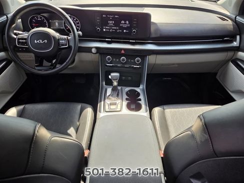 Used 2023 Kia Carnival LX FWD image 16