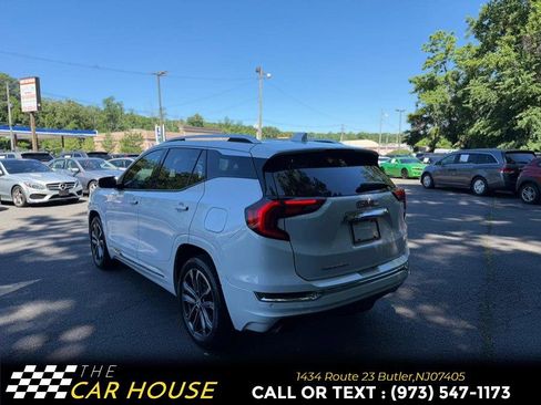 Used 2020 GMC Terrain Denali w/ Denali Premium Package FWD image 5